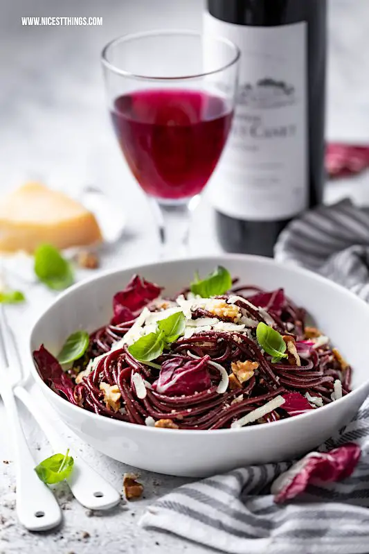 Drunken Pasta Rezept Spaghetti mit Rotwein, Radicchio, Walnüssen, Parmesan #drunkenpasta #rotwein #pasta #spaghetti #radicchio #walnüsse #parmesan #valentinstag