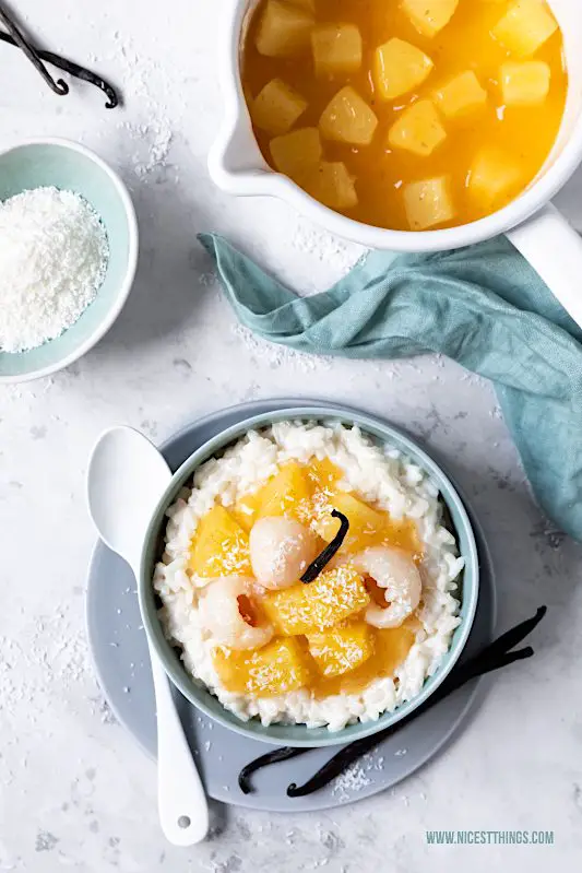 Kokosmilchreis / Kokos Milchreis mit Kokosmilch aus der Dose, Ananas Kompott, Lychees und Vanille #kokos #milchreis #kokosmilchreis #kokosmilch #soulfood #lychees #ananas